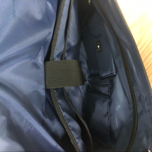 Kenneth Cole Reaction Leather Messenger Bag(PM814) - Picture 3 of 5